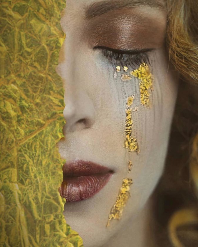 Risultati immagini per donna e lacrime